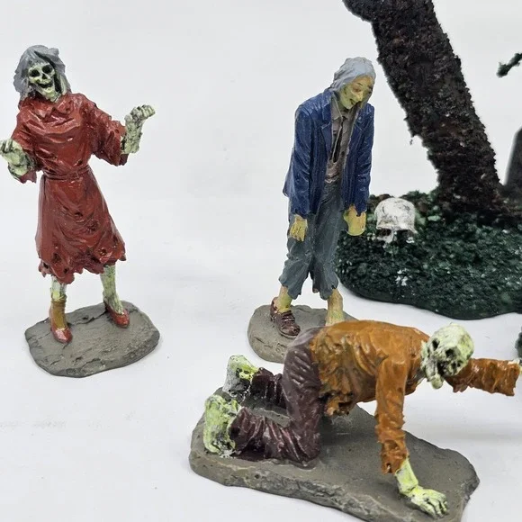 Lemax Spooky Town Ghoul Hot Dog Halloween Village Figure Walking Dead #42215 - Picture 3 of 7